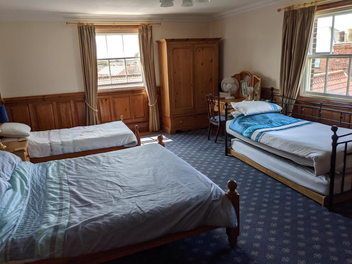 The Londesborough Arms Bar With En-suite * Market Weighton