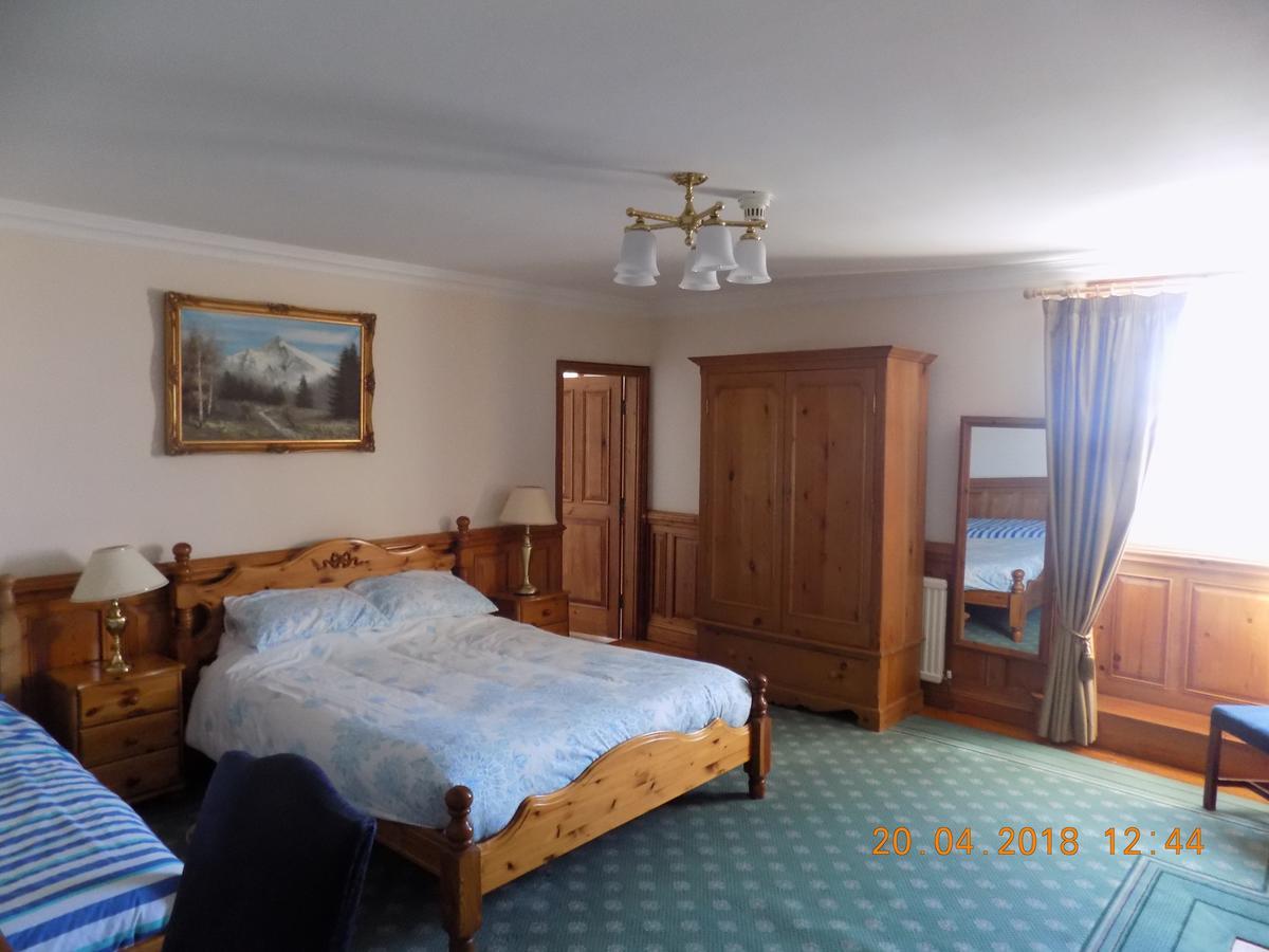 Bed & Breakfast The Londesborough Arms Bar With En-suite