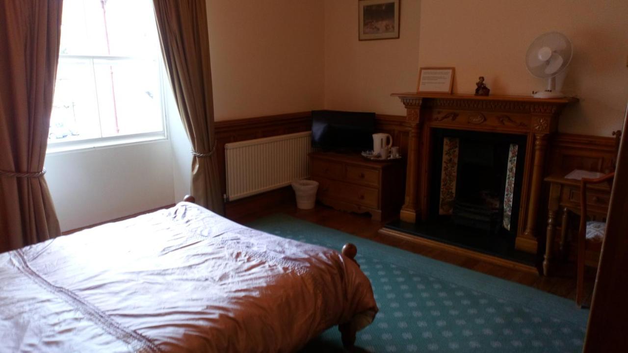 The Londesborough Arms Bar With En-suite * Market Weighton